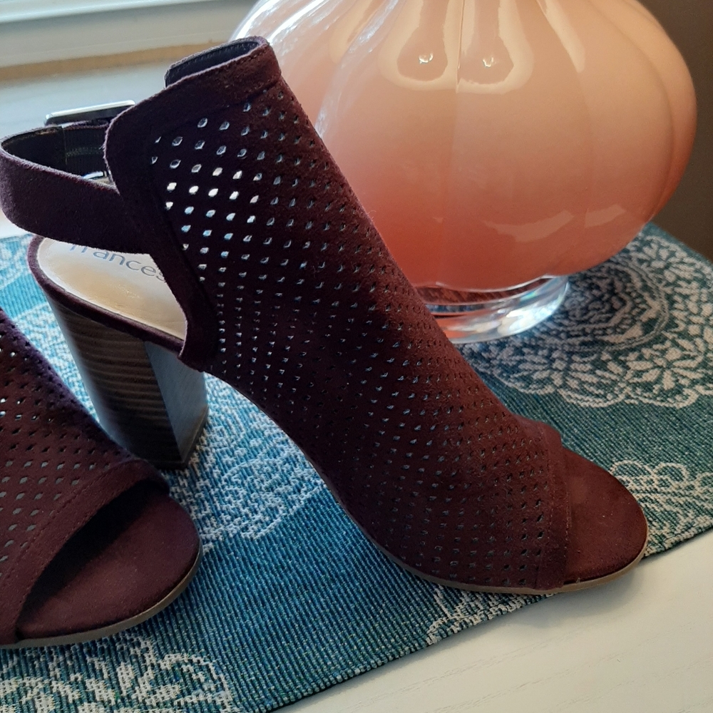 Maroon heels - Picture 2 of 13
